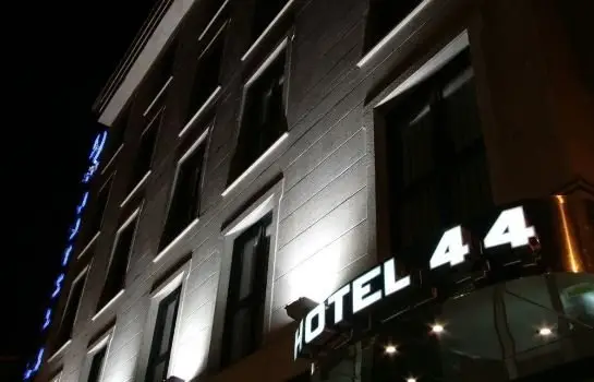 Hotel 44 