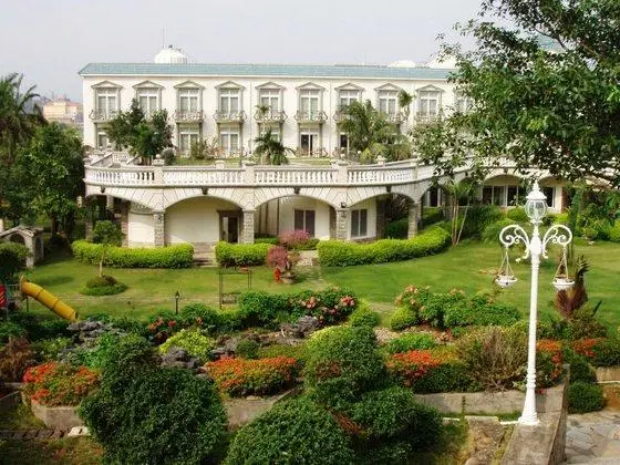 Xinglong Treasure Island Hotspring Hotel 