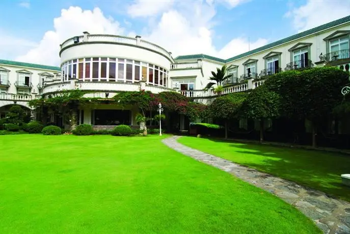 Xinglong Treasure Island Hotspring Hotel 