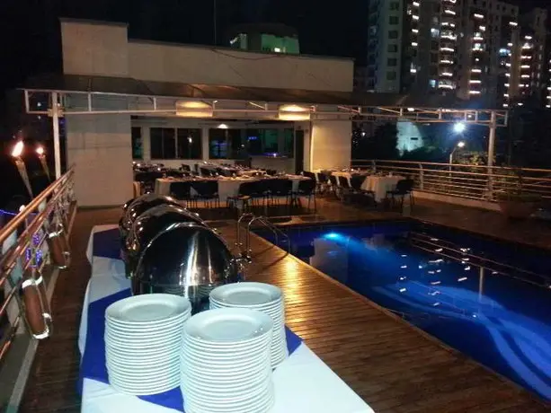 Top Deck Hotel 