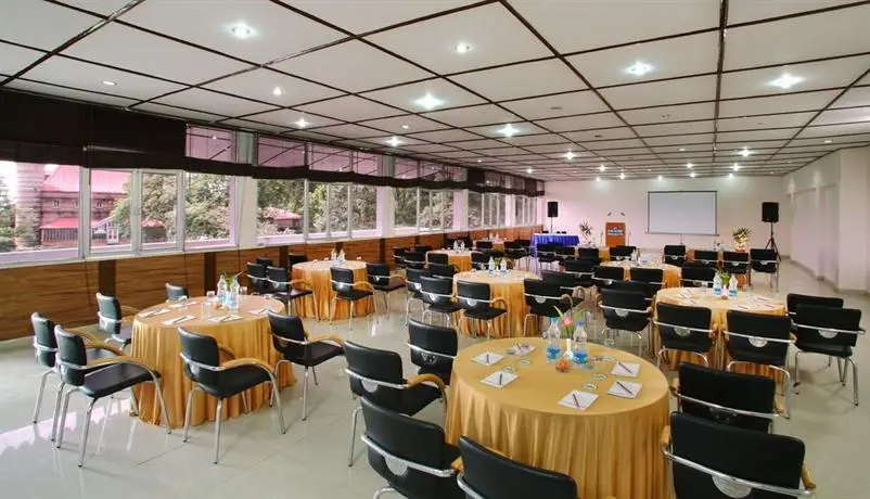 Country Inn & Suites by Radisson - Mussoorie 