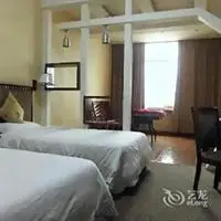 JunJia & Crown Hotel 