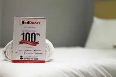 RedDoorz near Balai Kota Surabaya 