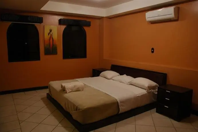 Alajuela Backpackers Airport Hostel 