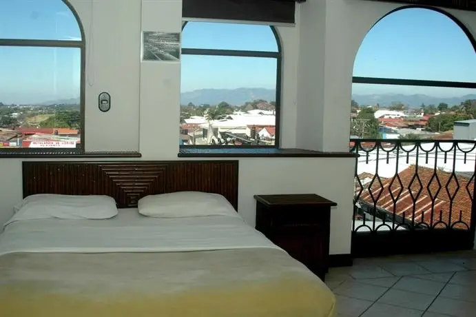 Alajuela Backpackers Airport Hostel 