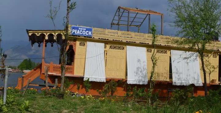 Peacock Houseboats