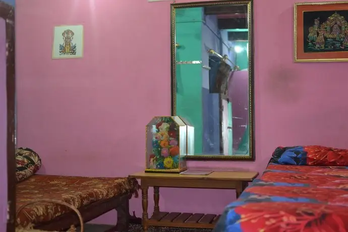 Monu Family Guest House 