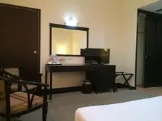 Carlton Holiday Hotel & Suites 