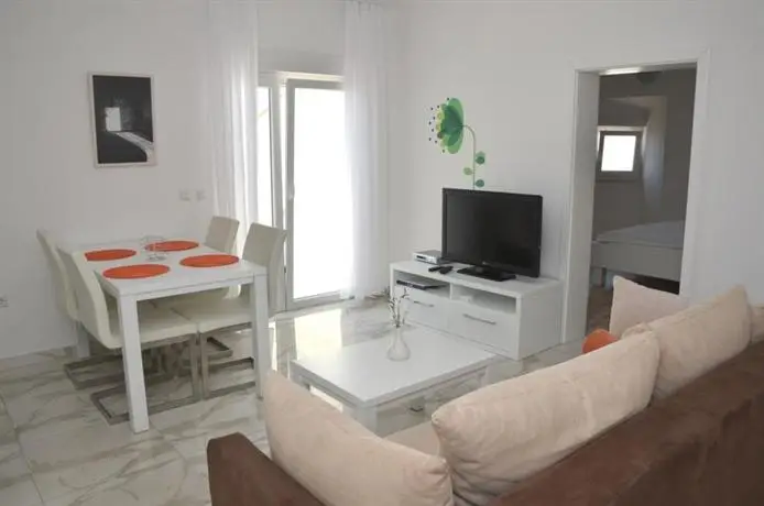 Apartments & Rooms Barbati 