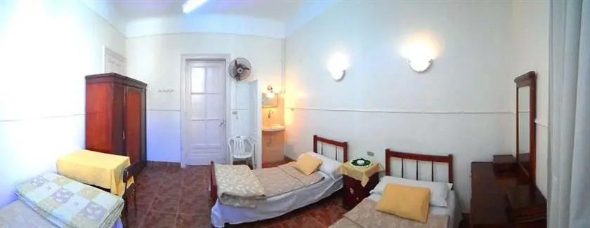 Triomphe Hostel 