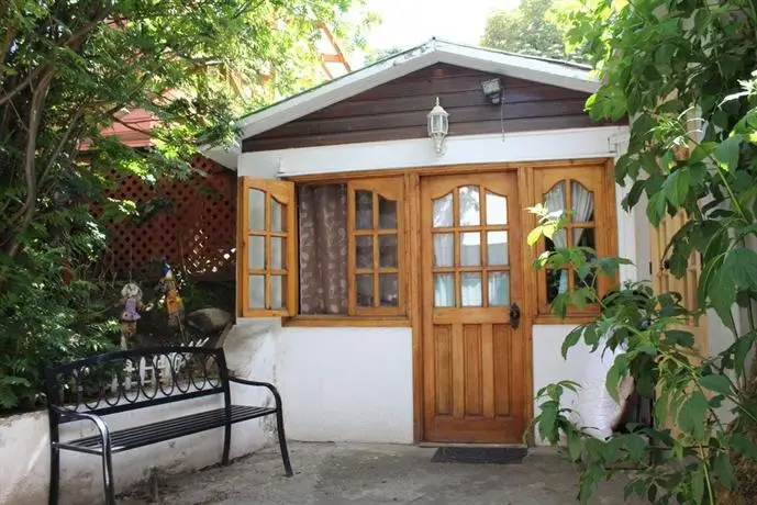 Hostal y Cabanas Ainil 