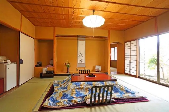 Yufuin Onsen Wafu Ryokan Tsuenosho