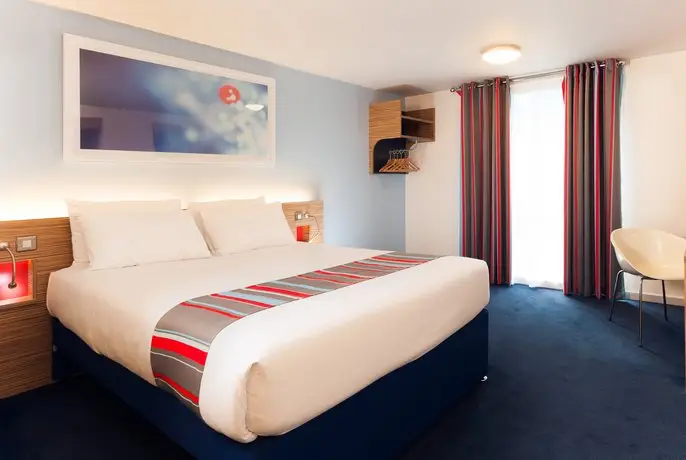 Travelodge Cardiff Central Queen Street