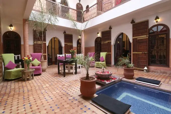 Riad Laora 