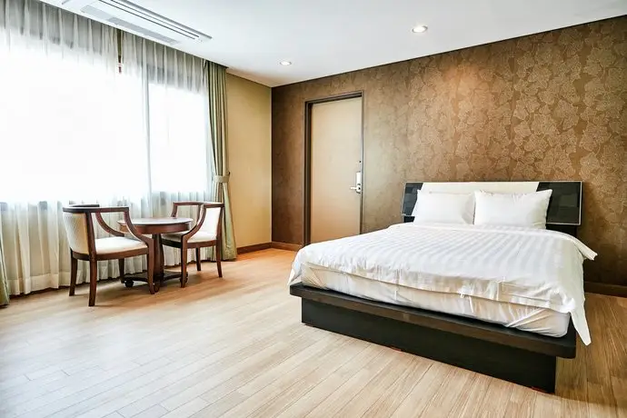 Yeosu Hotel The City 