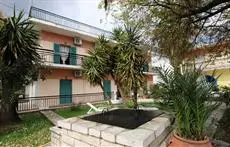 Maritsas Apartments 