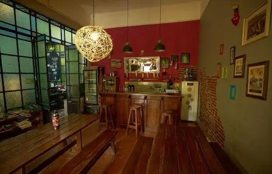 El Viajero Colonia Hostel & Suites 