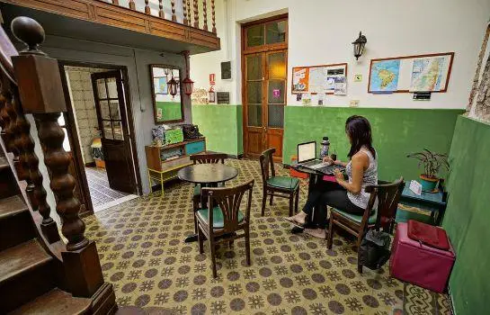 El Viajero Colonia Hostel & Suites 