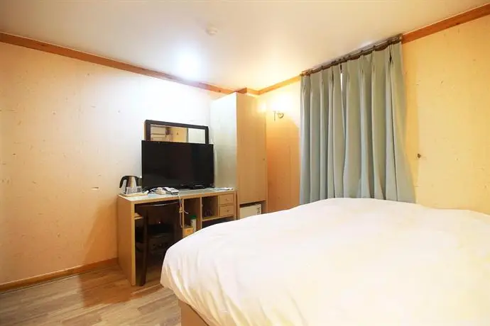 Jeonju Tourist Hotel 