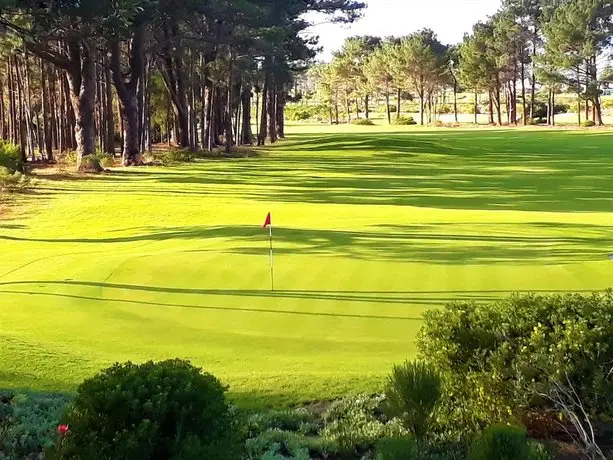 Hermanus Lodge On The Green 