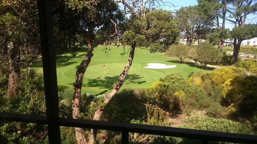 Hermanus Lodge On The Green 