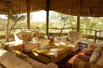 Buffalo Ridge Safari Lodge 