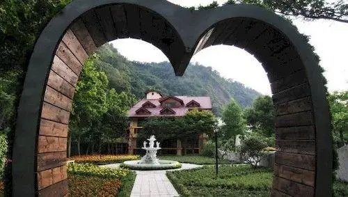 Tai-Yi Red Maple Resort 