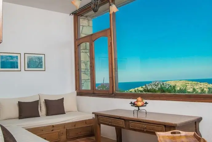 Iliatoras Traditionally Furnished Apartments 