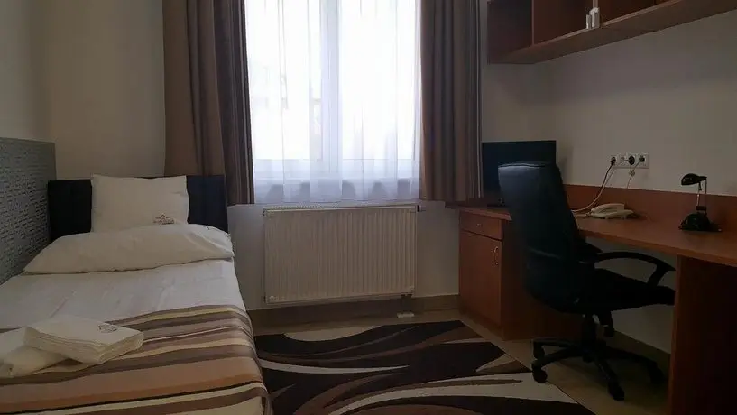 Auguszta Hotel es Diakszallo