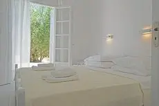 Yiannis Studios Paros 