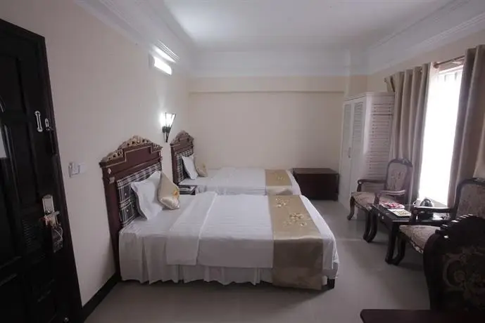 Classic Hoang Long Hotel 