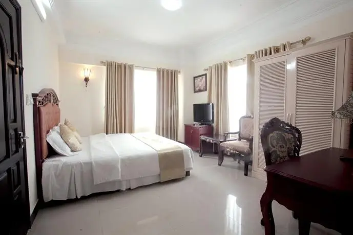 Classic Hoang Long Hotel 