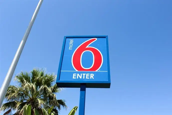 Motel 6 Coalinga East 