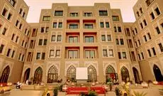 Al Qasr Hotel & Resort 