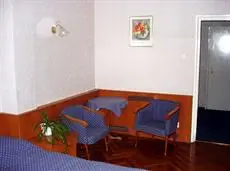 Hotel Sarga Csiko 