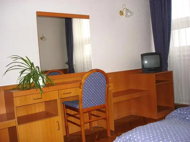 Hotel Sarga Csiko 