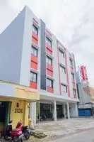 OYO 317 New Legend Hotel 