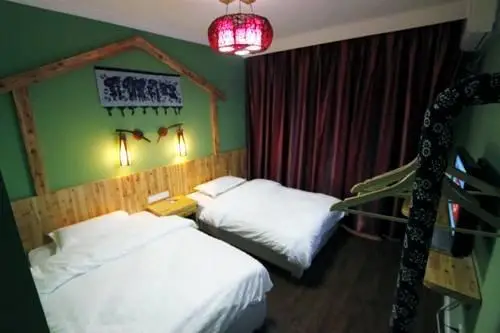 Zhangjiajie TuZhong Youth Hostel 