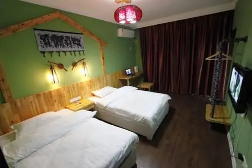 Zhangjiajie TuZhong Youth Hostel 