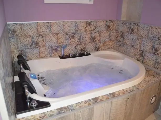 Suites con Jacuzzi Santillana 