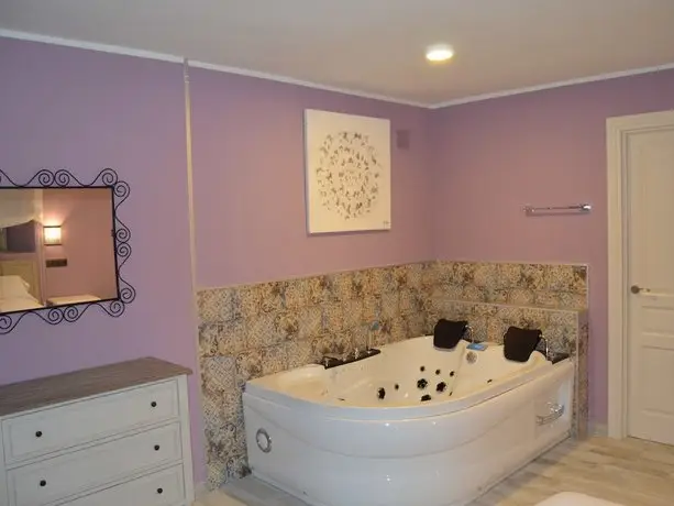 Suites con Jacuzzi Santillana 