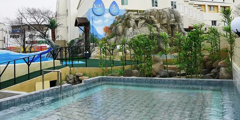 Suanbo Hot Spring Land Hotel 