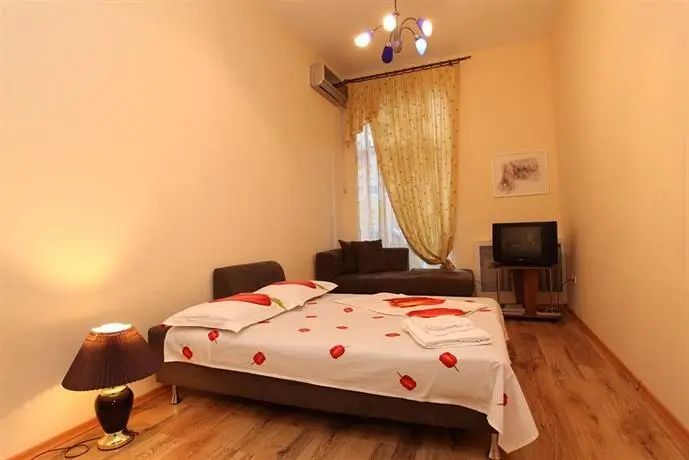 Central Serviced Apartments At Mironova Street 