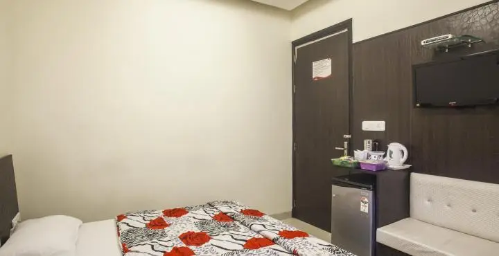 Hotel Akaal Residency 