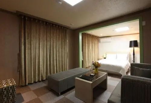 Chuncheon Tourist Hotel 