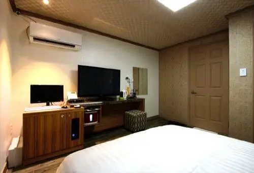 Chuncheon Tourist Hotel 