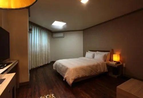 Chuncheon Tourist Hotel 