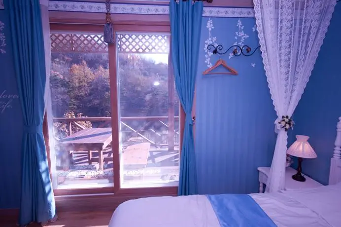 Attimua Guesthouse & Pension 