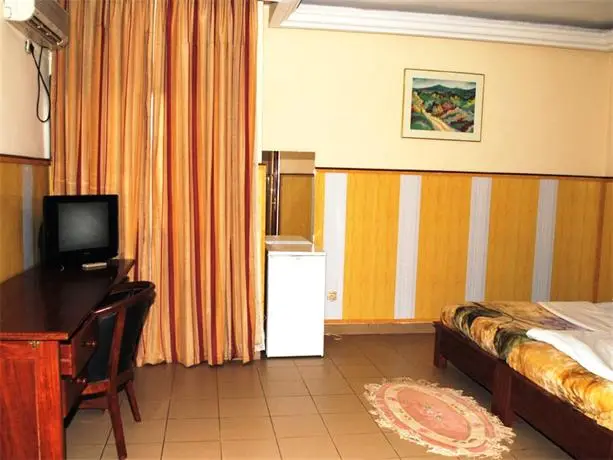 Hotel Santa Lucia Yaounde 