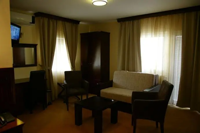 Garni Hotel Contact 